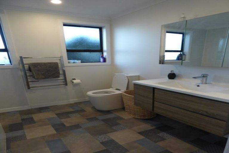 Photo of property in 124 Te Pene Avenue, Titahi Bay, Porirua, 5022