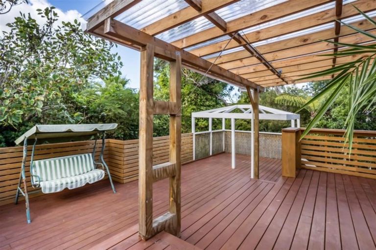 Photo of property in 2/6 Miraka Place, Birkenhead, Auckland, 0626