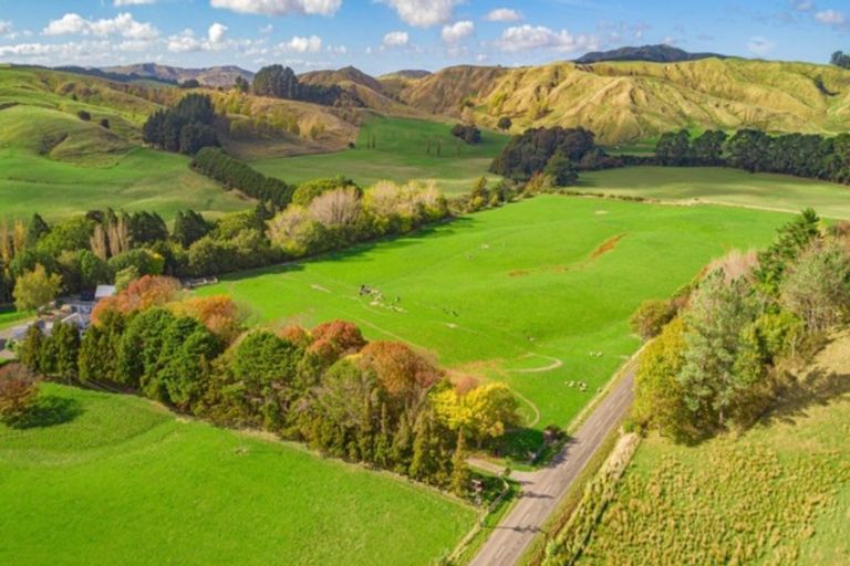 Photo of property in 94 Pa Valley Road, Alfredton, Eketahuna, 4996