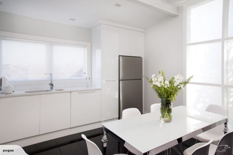 Photo of property in 1/185 Lake Road, Belmont, Auckland, 0622