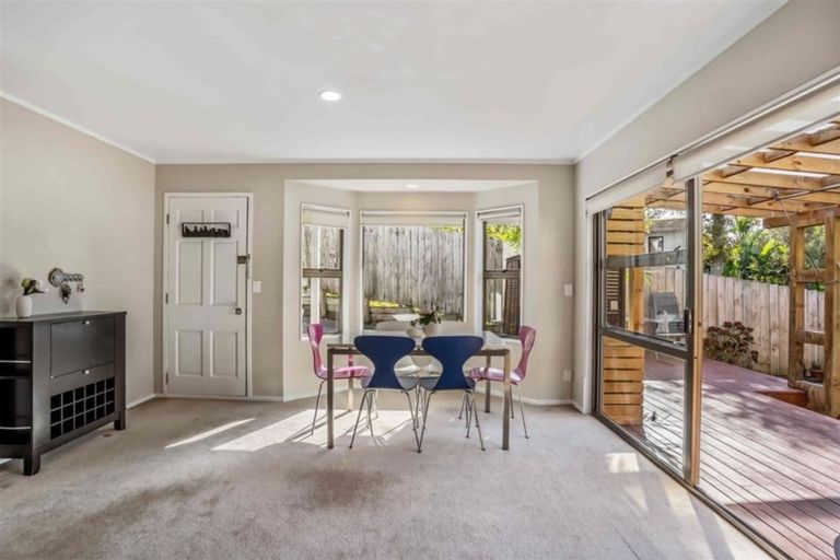 Photo of property in 2/6 Miraka Place, Birkenhead, Auckland, 0626