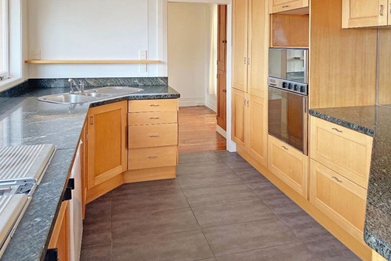 Photo of property in 18 Bridge View Road, Birkenhead, Auckland, 0626