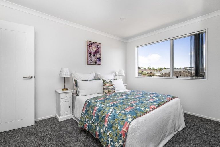 Photo of property in 2 Senator Drive, Manurewa, Auckland, 2105