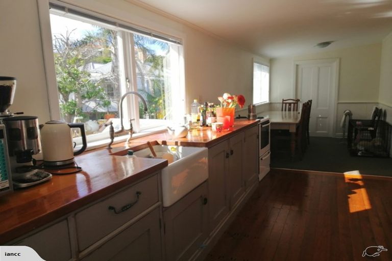 Photo of property in 11b Mays Street, Devonport, Auckland, 0624