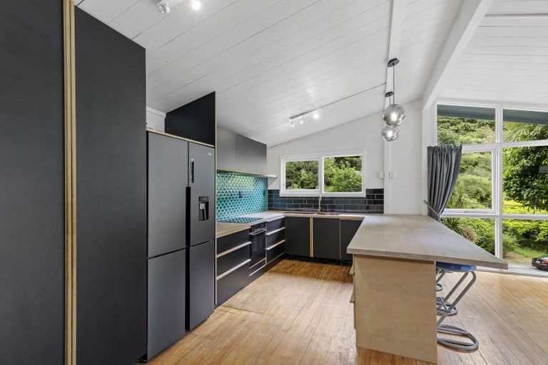 Photo of property in 145a Pinehaven Road, Pinehaven, Upper Hutt, 5019