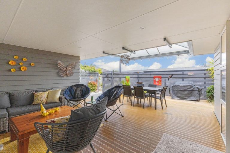 Photo of property in 11 Monaco Grove, Fitzherbert, Palmerston North, 4410
