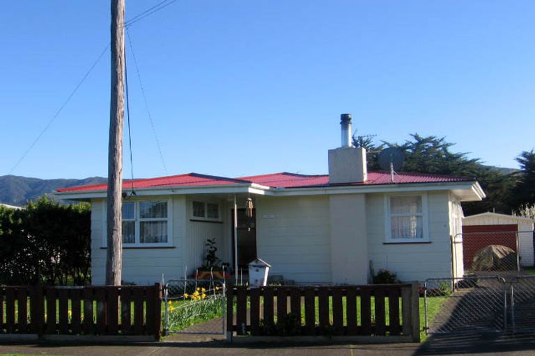 Photo of property in 4 Hardie Grove, Featherston, 5710