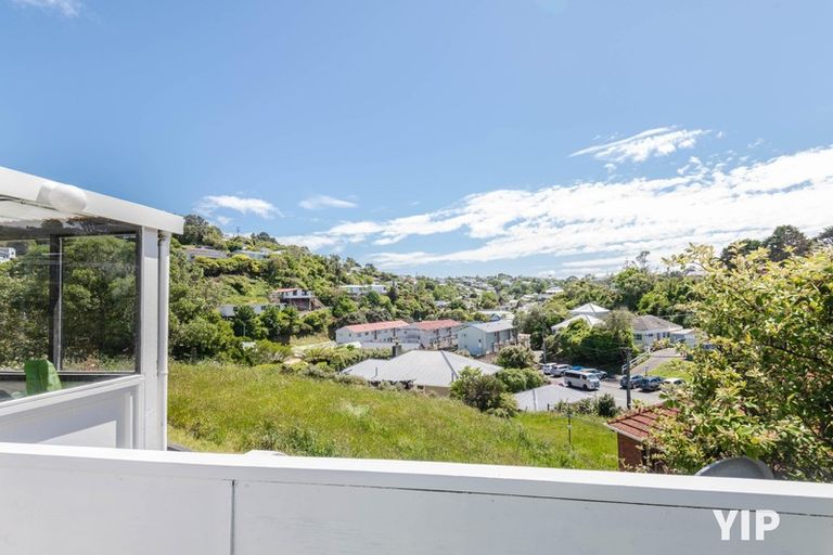 Photo of property in 10 Black Rock Road, Newlands, Wellington, 6037