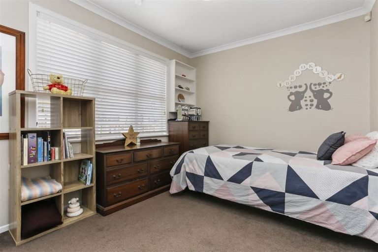 Photo of property in 22 Rewarewa Road, Te Atatu Peninsula, Auckland, 0610