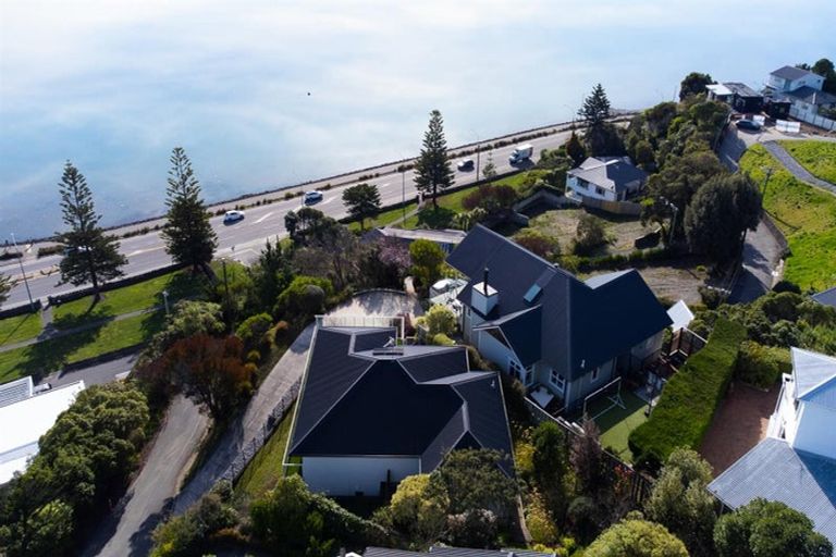 Photo of property in 19 The Brae, Mount Pleasant, Christchurch, 8081