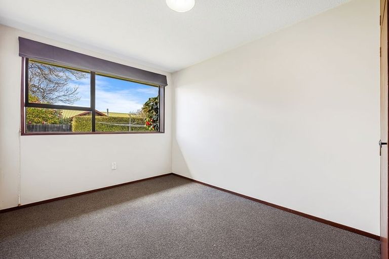 Photo of property in 2/204 Grimseys Road, Redwood, Christchurch, 8051