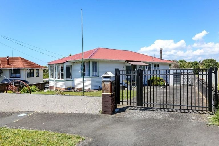 Photo of property in 18 Endeavour Street, Marfell, New Plymouth, 4310