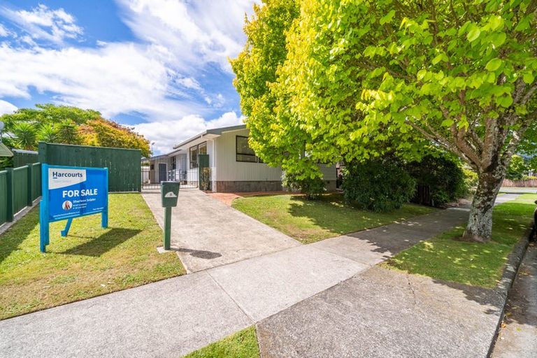 Photo of property in 6 Denver Grove, Totara Park, Upper Hutt, 5018
