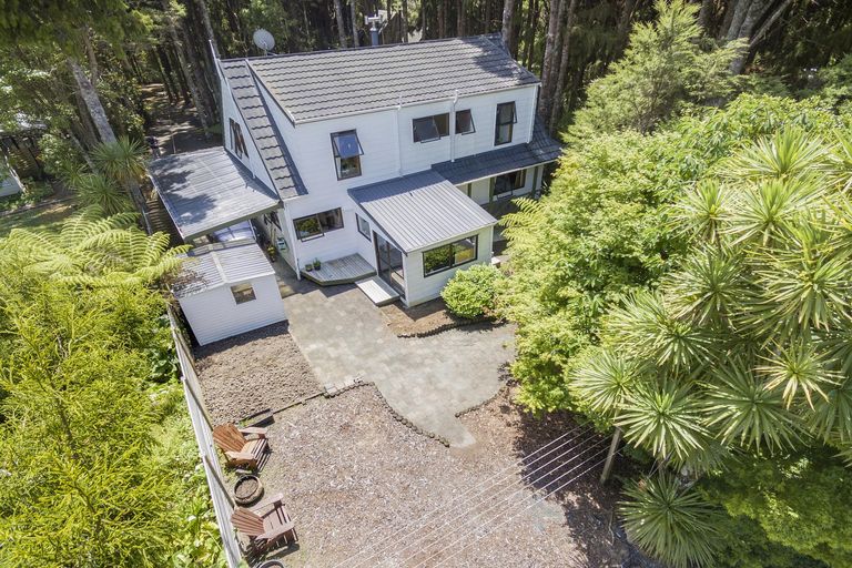 Photo of property in 25 Napuka Road, Henderson Valley, Auckland, 0612