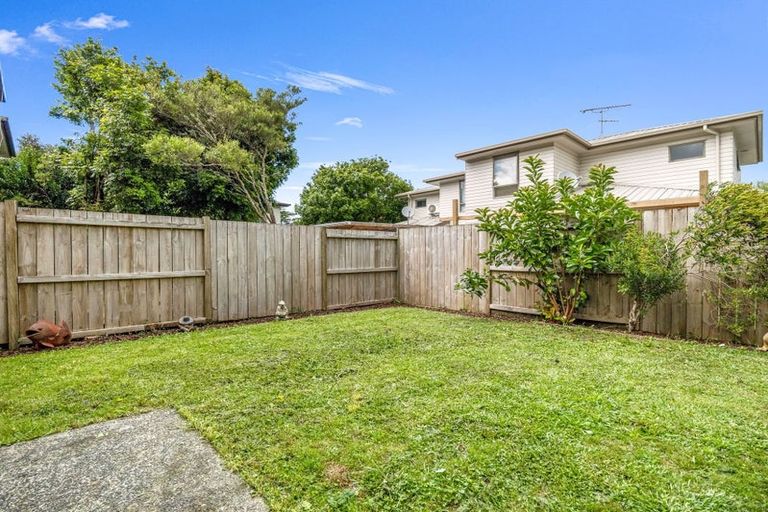 Photo of property in 6 Barnea Circle, Glen Eden, Auckland, 0602