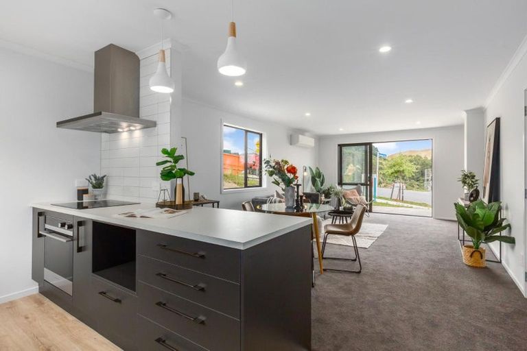 Photo of property in 18 Oakum Road, Whitby, Porirua, 5024