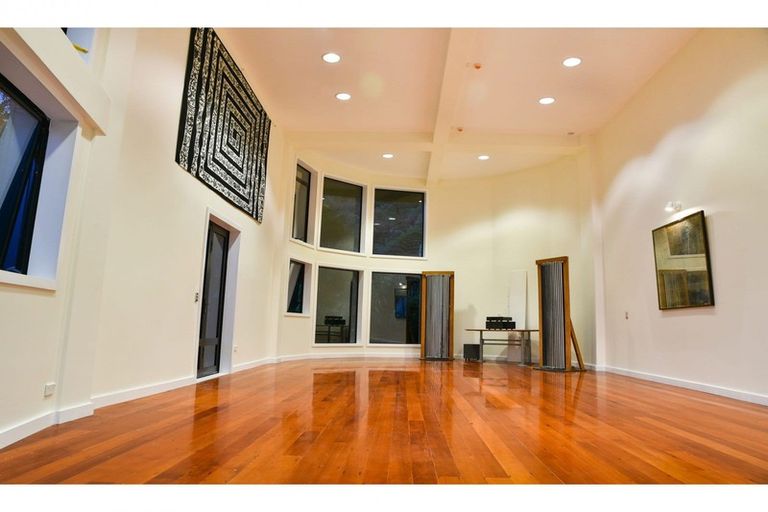 Photo of property in 440 Scenic Drive, Waiatarua, Auckland, 0612