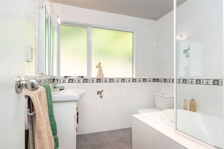 Photo of property in 14 Manor Drive, Stokes Valley, Lower Hutt, 5019