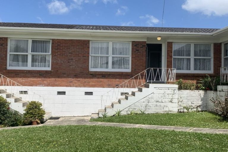 Photo of property in 2/27 Holland Road, Hillcrest, Auckland, 0627