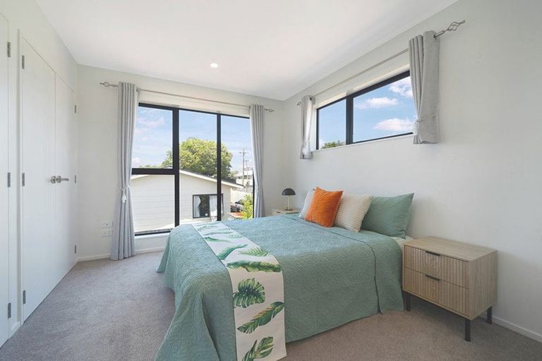 Photo of property in 7/17 Rewarewa Road, Te Atatu Peninsula, Auckland, 0610