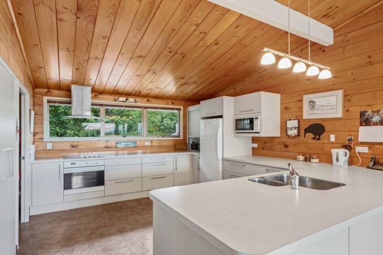 Photo of property in 33 Janice Place, Mount Pleasant, Christchurch, 8081