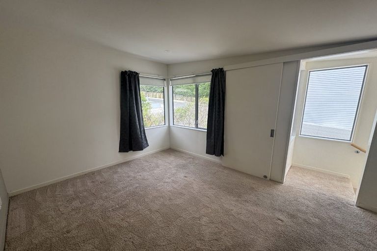 Photo of property in 22 Tiketike Way, Brooklyn, Wellington, 6021