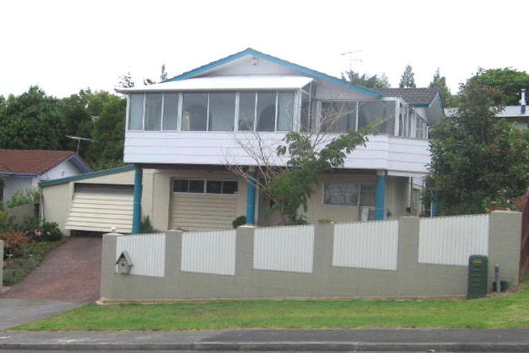 Photo of property in 12 Athena Drive, Totara Vale, Auckland, 0629