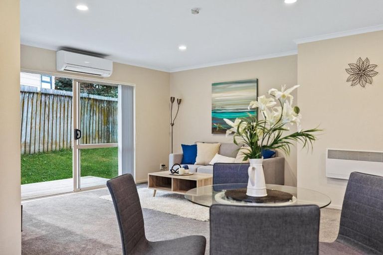Photo of property in 20 Quincey Place, Massey, Auckland, 0614