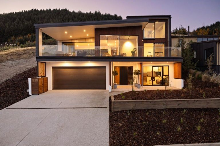 Photo of property in 6 Florence Close, Queenstown Hill, Queenstown, 9300