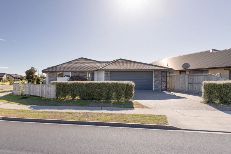 Photo of property in 56 Te Kio Crescent, Papamoa Beach, Papamoa, 3118