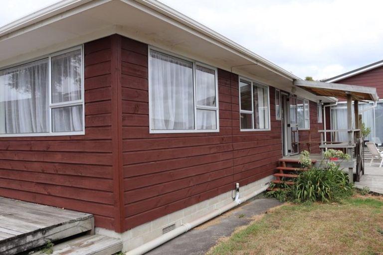Photo of property in 70 Millbrook Road, Henderson, Auckland, 0612
