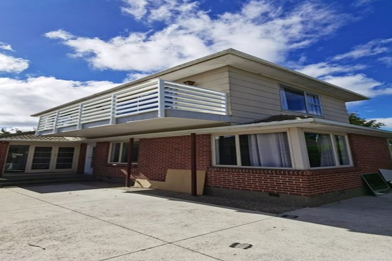 Photo of property in 3 Glenora Place, Hornby, Christchurch, 8042