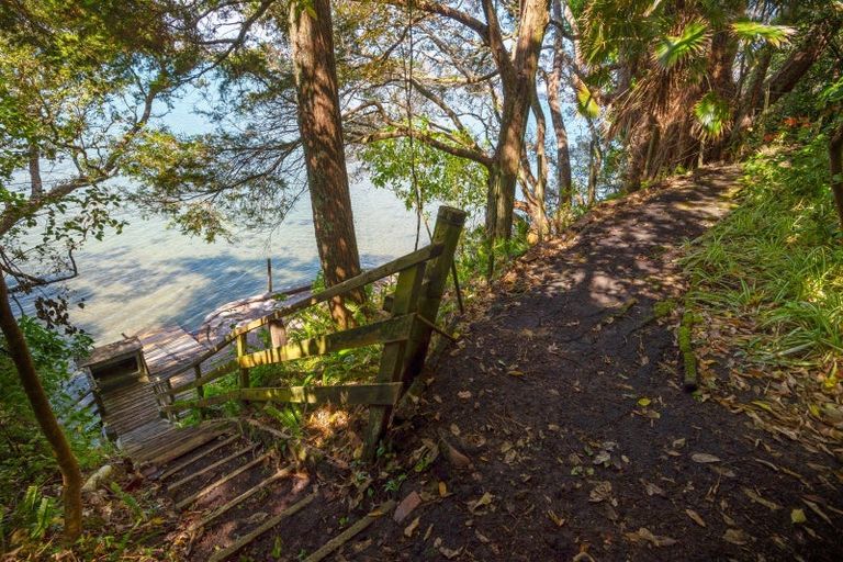 Photo of property in 51 Norwood Road, Bayswater, Auckland, 0622