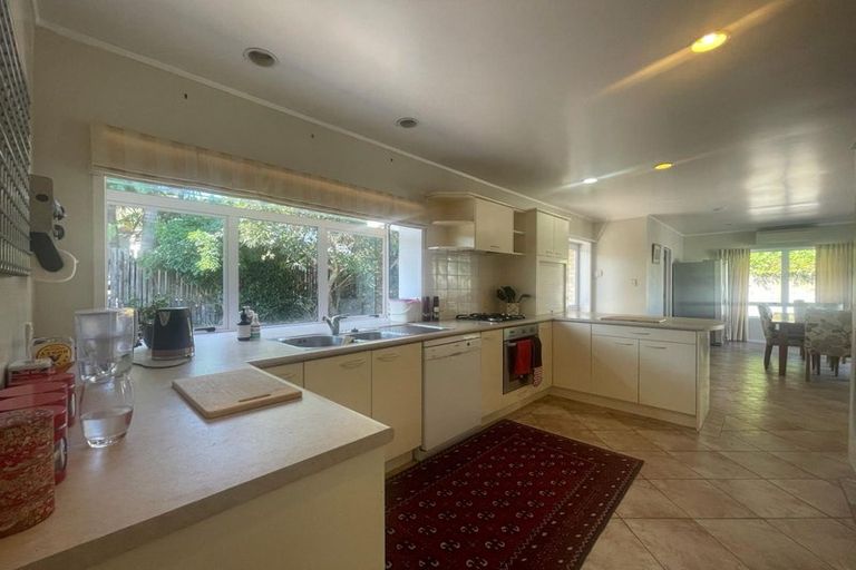 Photo of property in 7 Sanctuary Point, Sunnyhills, Auckland, 2010