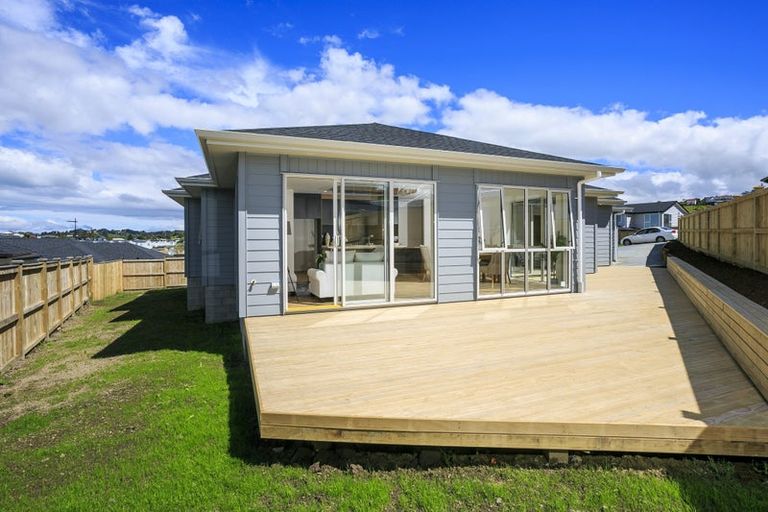 Photo of property in 66 Taikura Avenue, Red Beach, 0932