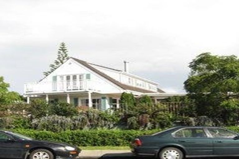 Photo of property in 16 Paisley Street, Mellons Bay, Auckland, 2014