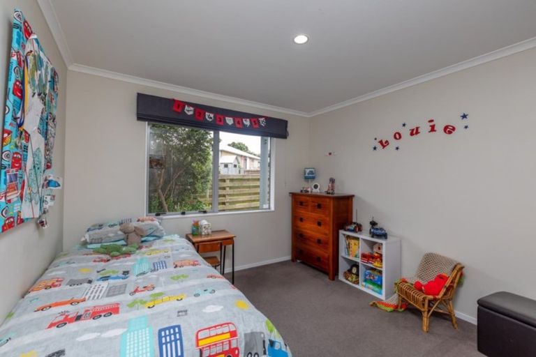 Photo of property in 2a Kapiti Crescent, Titahi Bay, Porirua, 5022