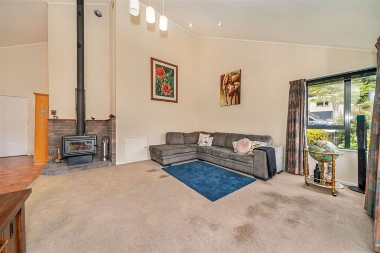 Photo of property in 21 Elmslie Road, Pinehaven, Upper Hutt, 5019