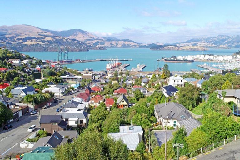 Photo of property in 16 Ripon Street, Lyttelton, 8082