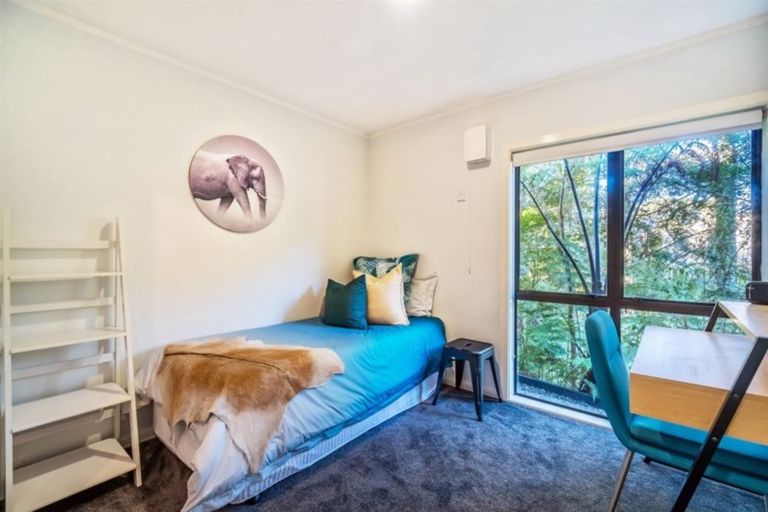 Photo of property in 27 Le Roy Terrace, Birkenhead, Auckland, 0626