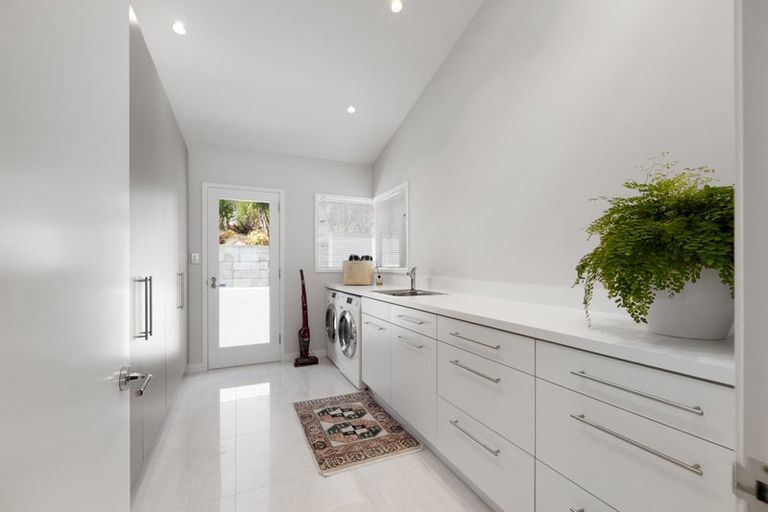 Photo of property in 12 Balmoral Lane, Redcliffs, Christchurch, 8081