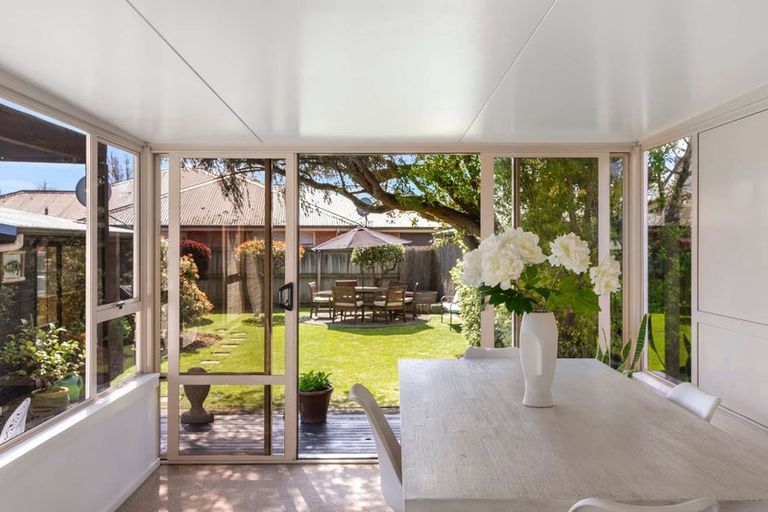 Photo of property in 77 Farquhars Road, Redwood, Christchurch, 8051