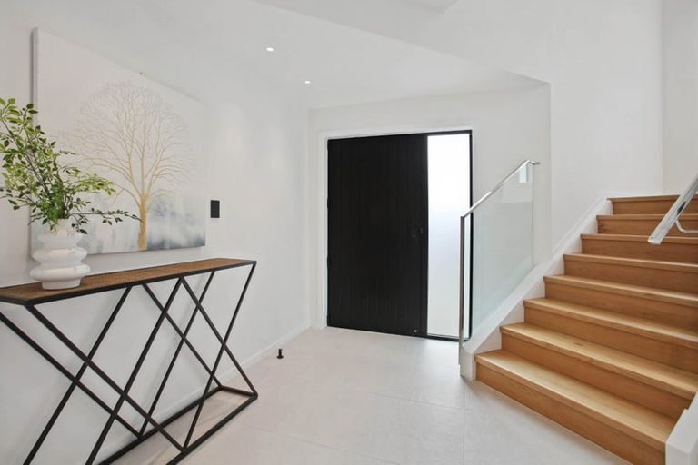 Photo of property in 28a Oliver Twist Avenue, Mellons Bay, Auckland, 2014