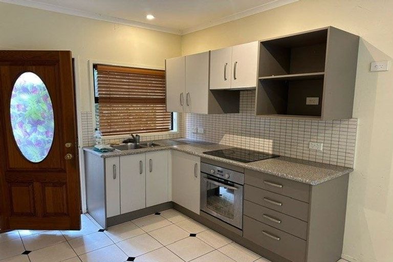 Photo of property in 36 Sea Spray Drive, Bucklands Beach, Auckland, 2012