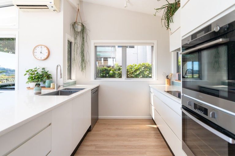 Photo of property in 15 Rangitane Street, Maupuia, Wellington, 6022