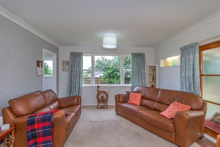 Photo of property in 12 Ryder Crescent, Levin, 5510