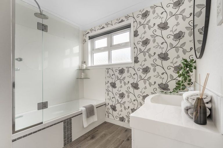 Photo of property in 1/206 Onewa Road, Birkenhead, Auckland, 0626