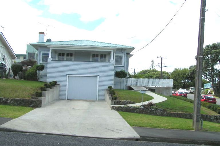 Photo of property in 4 Belle Vue Avenue, Northcote Point, Auckland, 0627