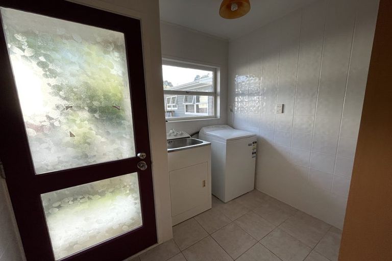 Photo of property in 11 Kathleen Street, Totara Vale, Auckland, 0627