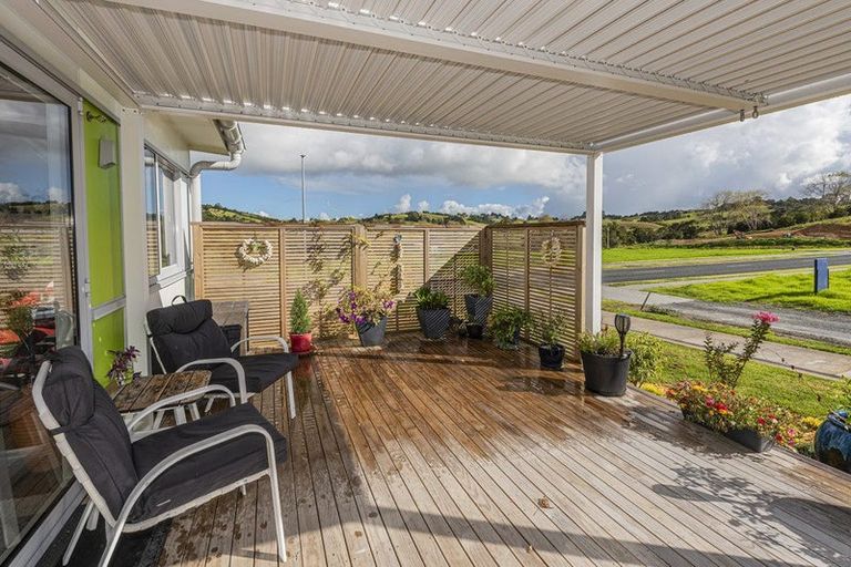 Photo of property in 1 Manaaki Circle, Paparoa, 0571